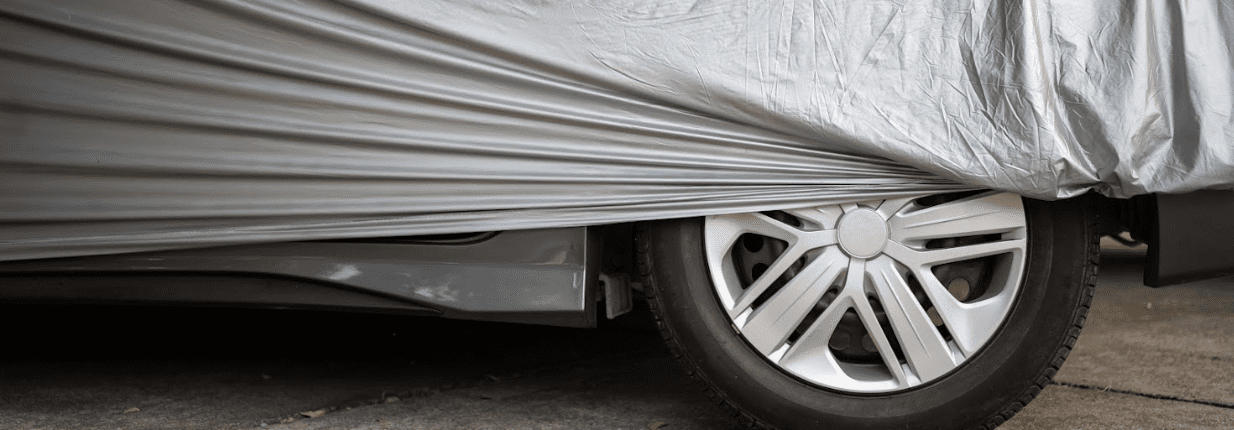 voiture sous bâche pour une immobilisation d'une certaine durée