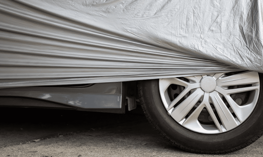 voiture sous bâche pour une immobilisation d'une certaine durée
