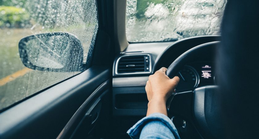 Comment conduire sous la pluie en toute sécurité