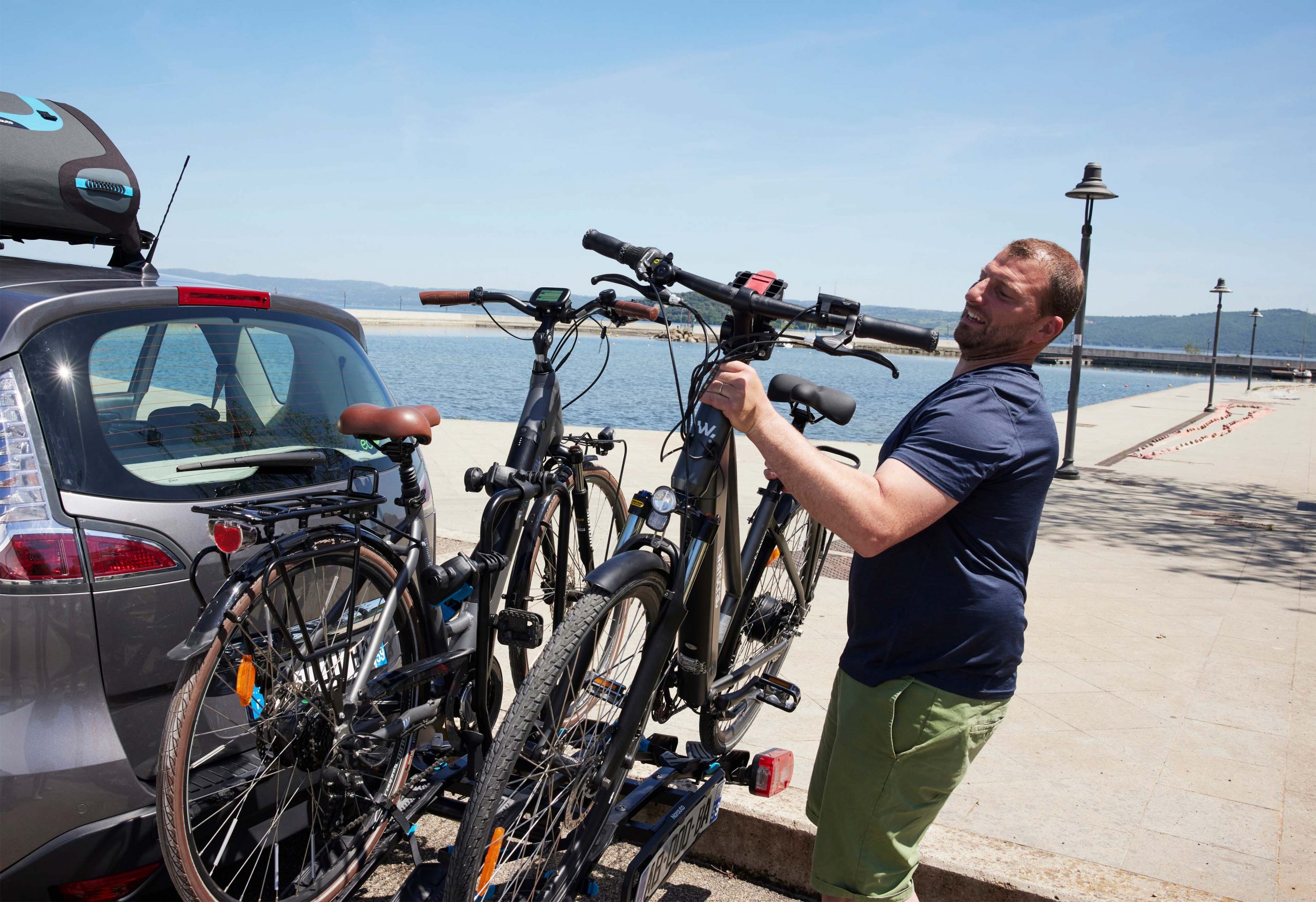 Comment fixer sa plaque d'immatriculation sur un porte-vélo ?