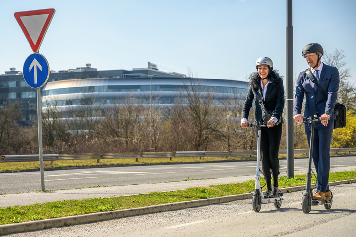 Les essentiels pour rouler en trottinette électrique en toute sécurité -  Chacun sa route