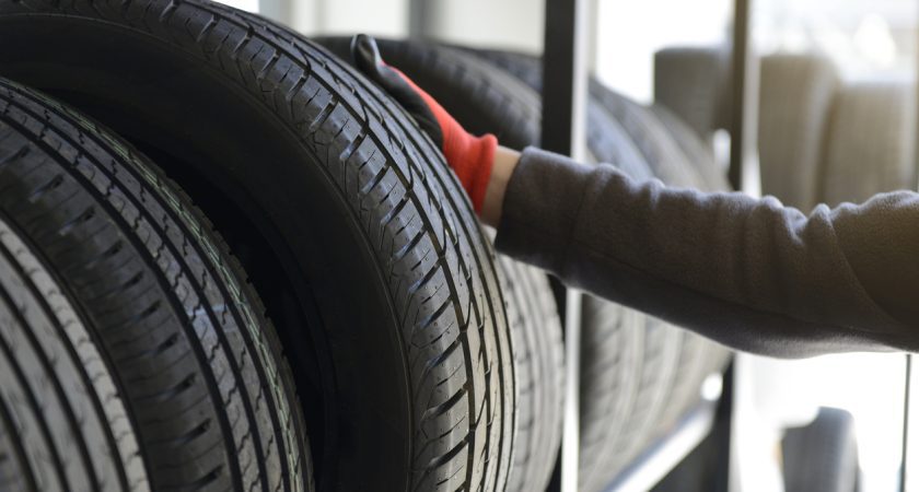 Comment réparer une crevaison d'un pneu de voiture ?