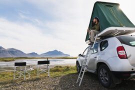 voiture avec tente de toit