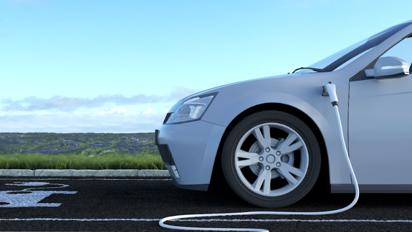 voiture électrique qui recharge
