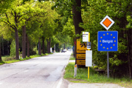 Une situation qui signifie que les automobilistes entrent en territoire Belge, indiqué par le panneau. Dès le 1er mai 2027, pour entrer dans ce pays, une vignette payante sera obligatoire